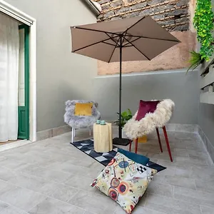 siciliaholic-modern-house.catania-hotels.net/